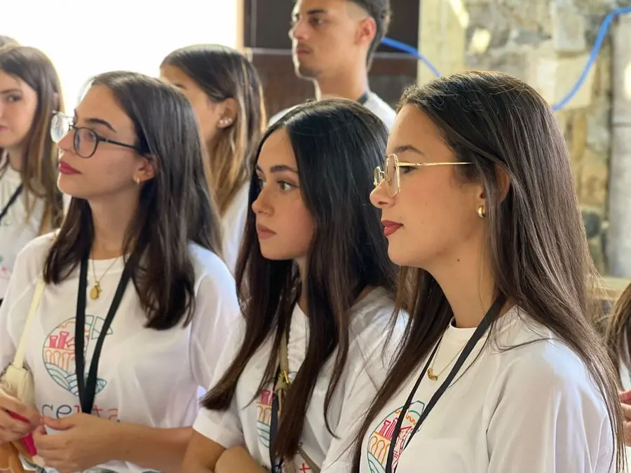 Visita a la Puerta Califal de los aspirantes a Miss Mundo y Mister International Ceuta / Daniel Hern&aacute;ndez