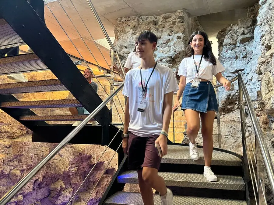 Visita a la Puerta Califal de los aspirantes a Miss Mundo y Mister International Ceuta / Daniel Hern&aacute;ndez