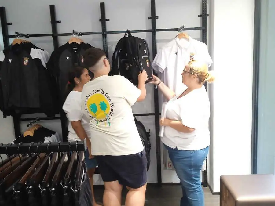 La venta de camisetas del Ceuta arranca / C&eacute;sar Mart&iacute;n