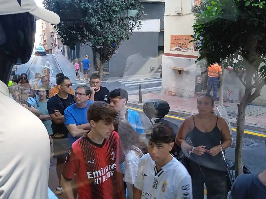 La venta de camisetas del Ceuta arranca / C&eacute;sar Mart&iacute;n