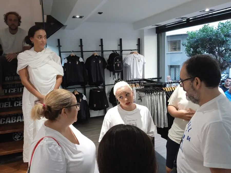 La venta de camisetas del Ceuta arranca / C&eacute;sar Mart&iacute;n