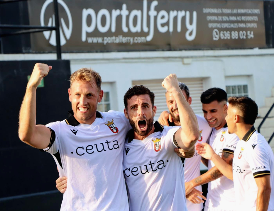 Carlos Hern&aacute;ndez celebra el gol junto a Rodri R&iacute;os. Foto: Abdeselam Mohamed