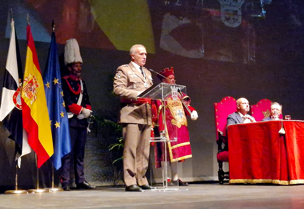 El Comandante General de Ceuta durante su discurso este lunes / Laura Ortiz