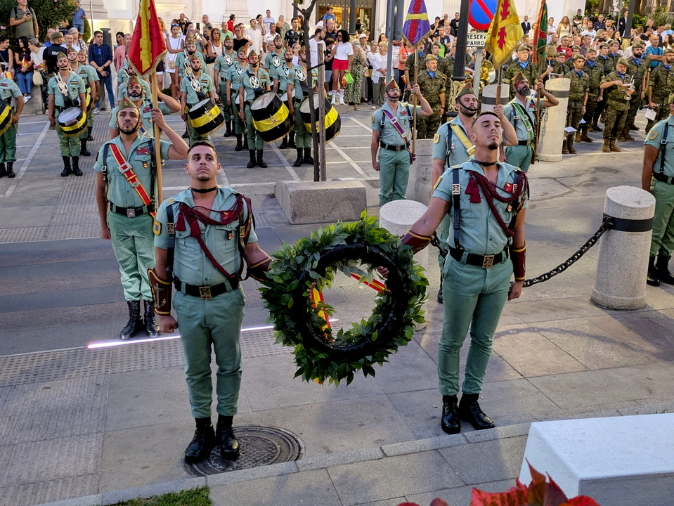 Arriado de Bandera por el CIV aniversario de La Legi&oacute;n  (17)