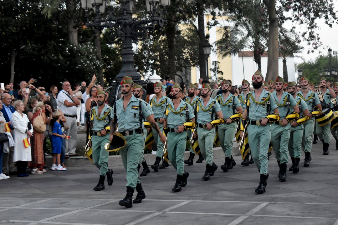 Arriado de Bandera por el CIV aniversario de La Legi&oacute;n  (15)