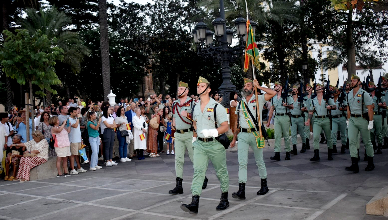 Arriado de Bandera por el CIV aniversario de La Legi&oacute;n  (14)