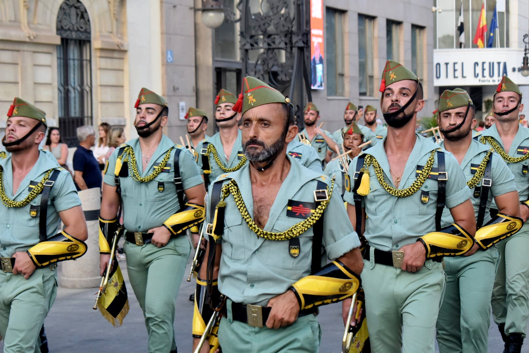 Arriado de Bandera por el CIV aniversario de La Legi&oacute;n  (3)
