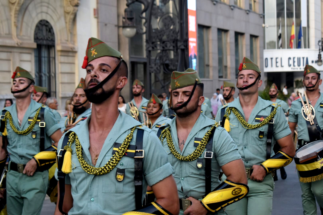 Arriado de Bandera por el CIV aniversario de La Legi&oacute;n  (2)