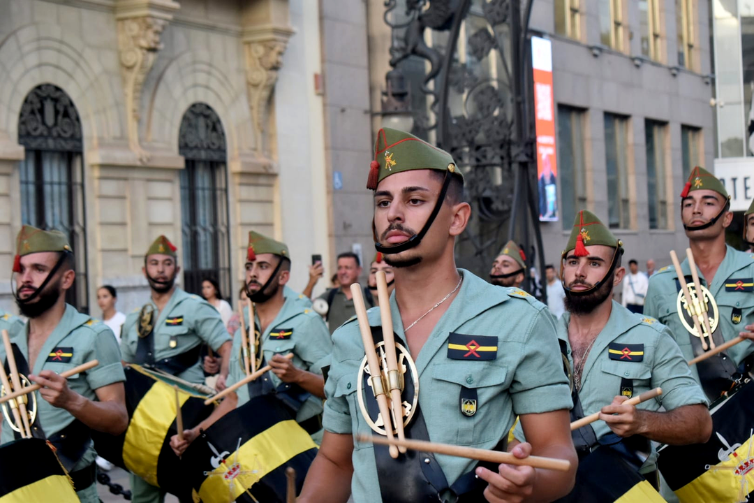 Arriado de Bandera por el CIV aniversario de La Legi&oacute;n 