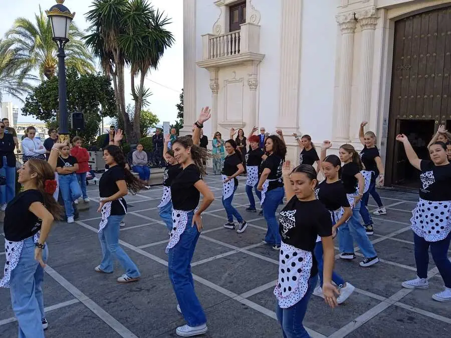 Ofrenda floral del Encuentro Coreogr&aacute;fico
