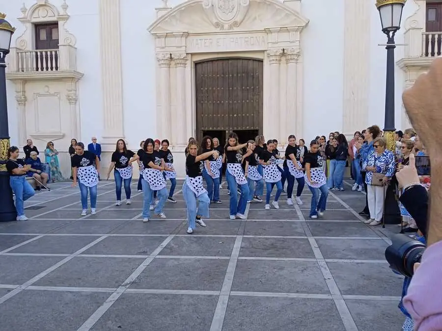 Ofrenda floral del Encuentro Coreogr&aacute;fico