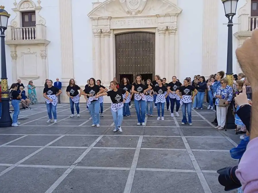 Ofrenda floral del Encuentro Coreogr&aacute;fico