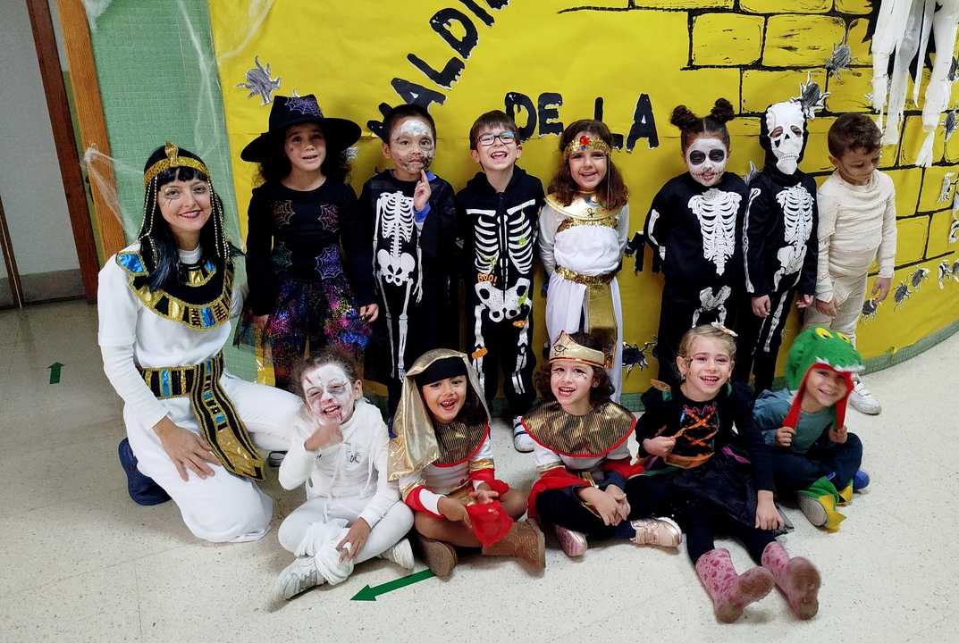 Fiesta de La Mochila y Halloween del 'Mare Nostrum' (20)