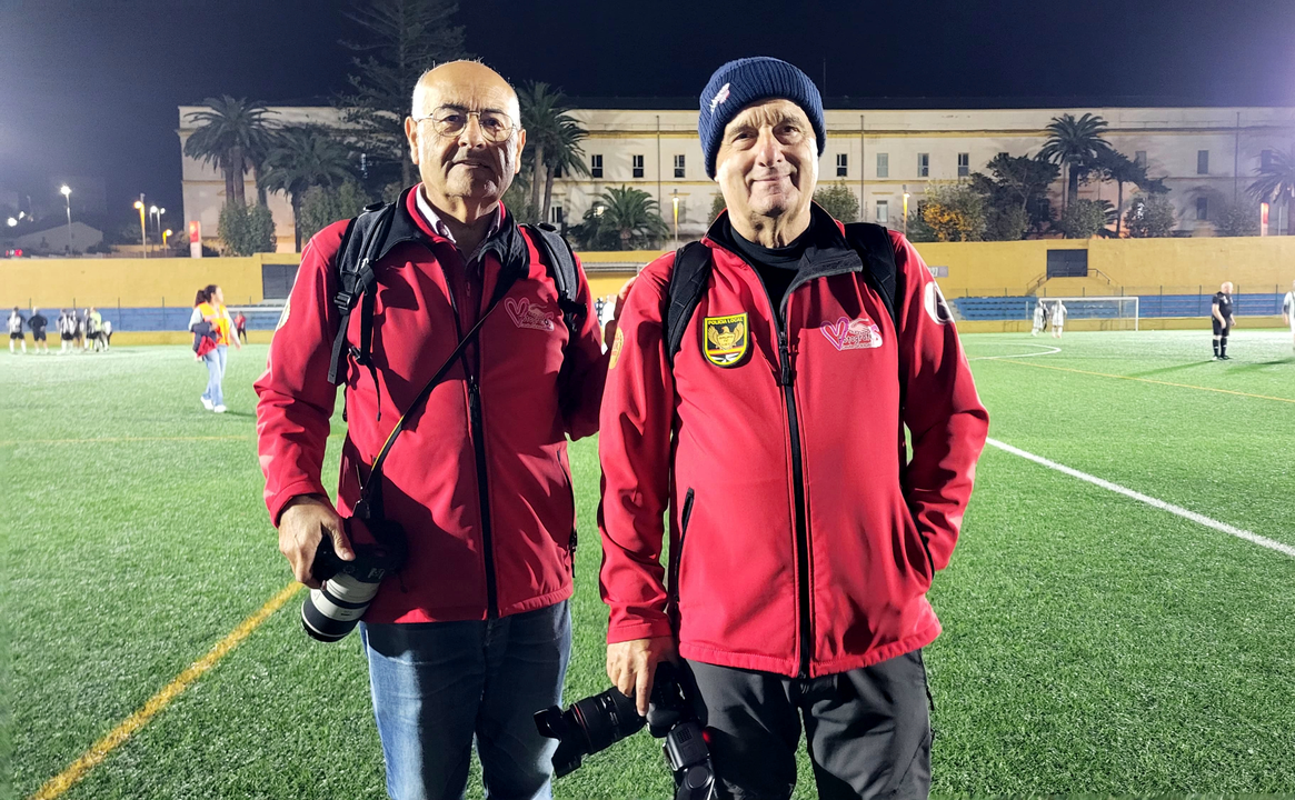 Fot&oacute;grafos Solidarios en el evento solidario de los Veteranos del f&uacute;tbol de Ceuta 