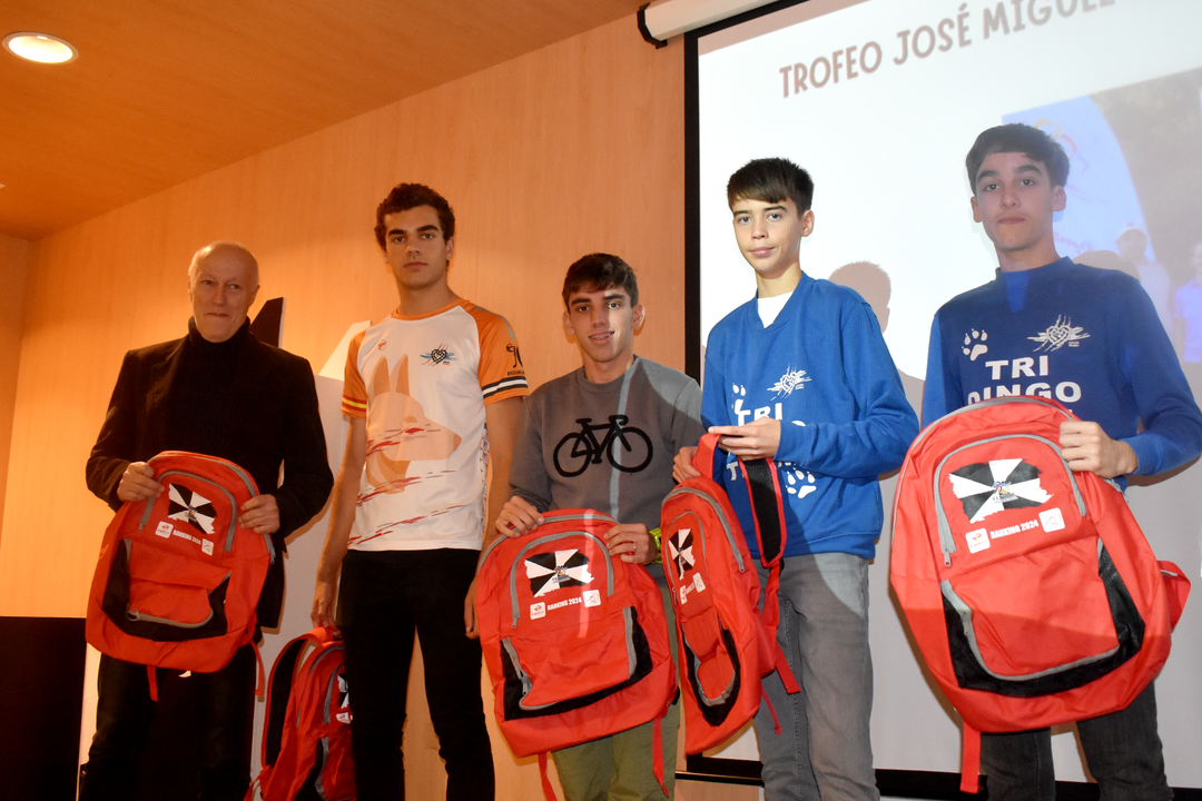 Gala fin de temporada de la Federaci&oacute;n de Triatl&oacute;n de Ceuta (2)