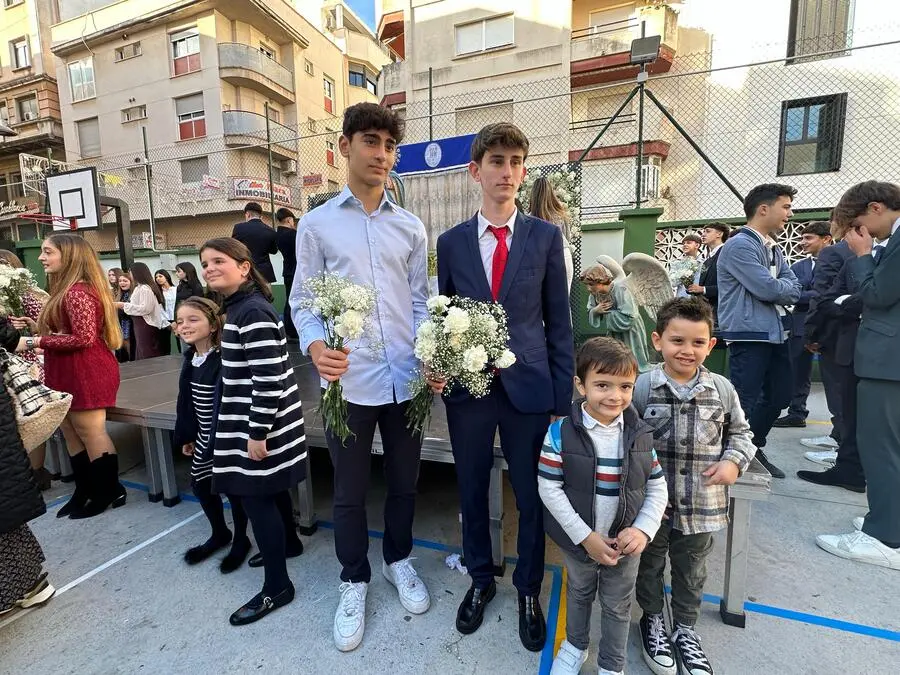Ofrenda floral en La Inmaculada / Mohamed Ettouileb