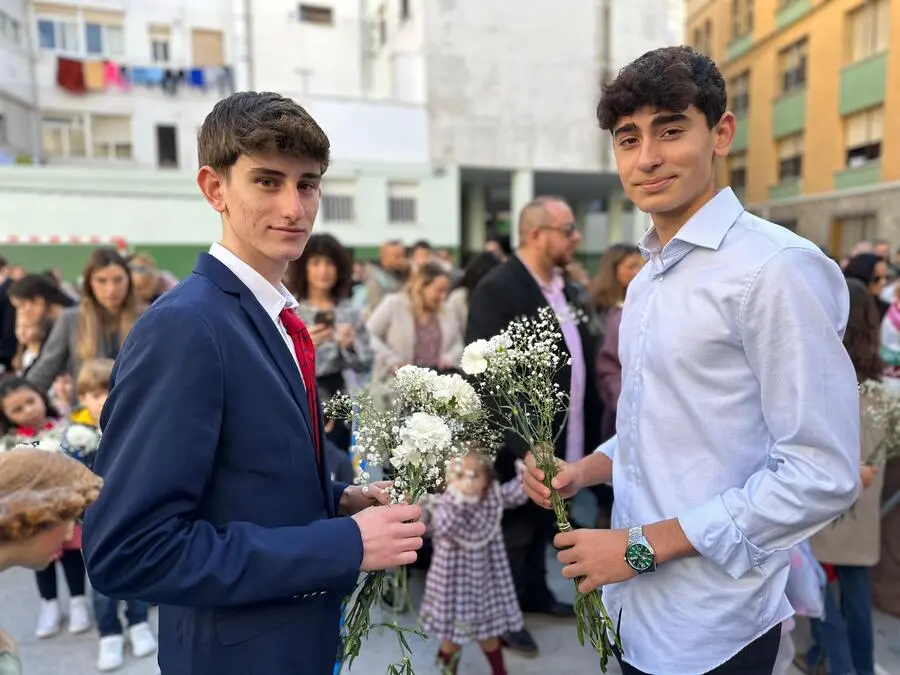 Ofrenda floral en La Inmaculada / Mohamed Ettouileb