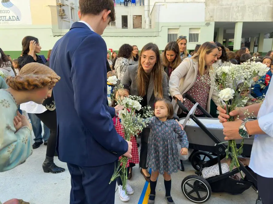 Ofrenda floral en La Inmaculada / Mohamed Ettouileb