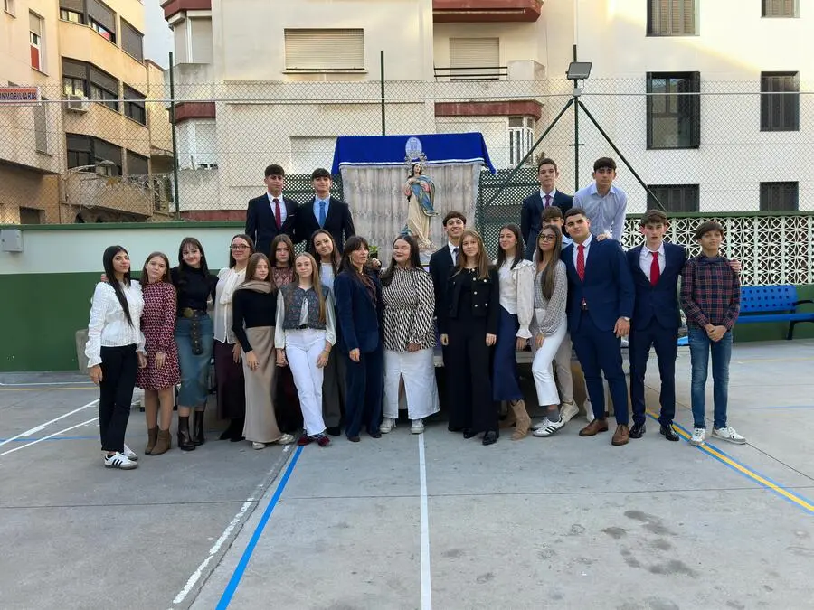 Ofrenda floral en La Inmaculada / Mohamed Ettouileb