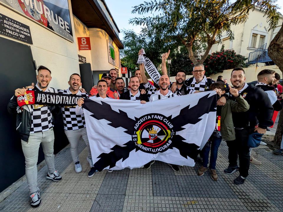 Aficionados de la AD Ceuta FC en la Copa del Rey. Foto: Rafa B&aacute;ez