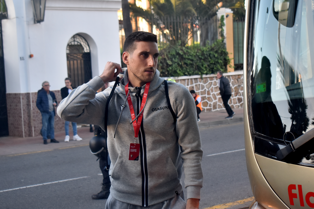 Jugadores de la AD Ceuta FC llegando al Murube en la previa de la Copa del Rey (19)