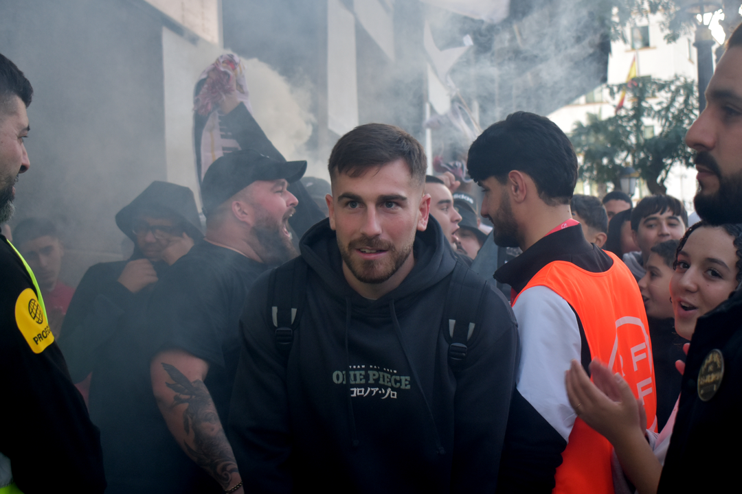 Jugadores de la AD Ceuta FC llegando al Murube en la previa de la Copa del Rey (18)