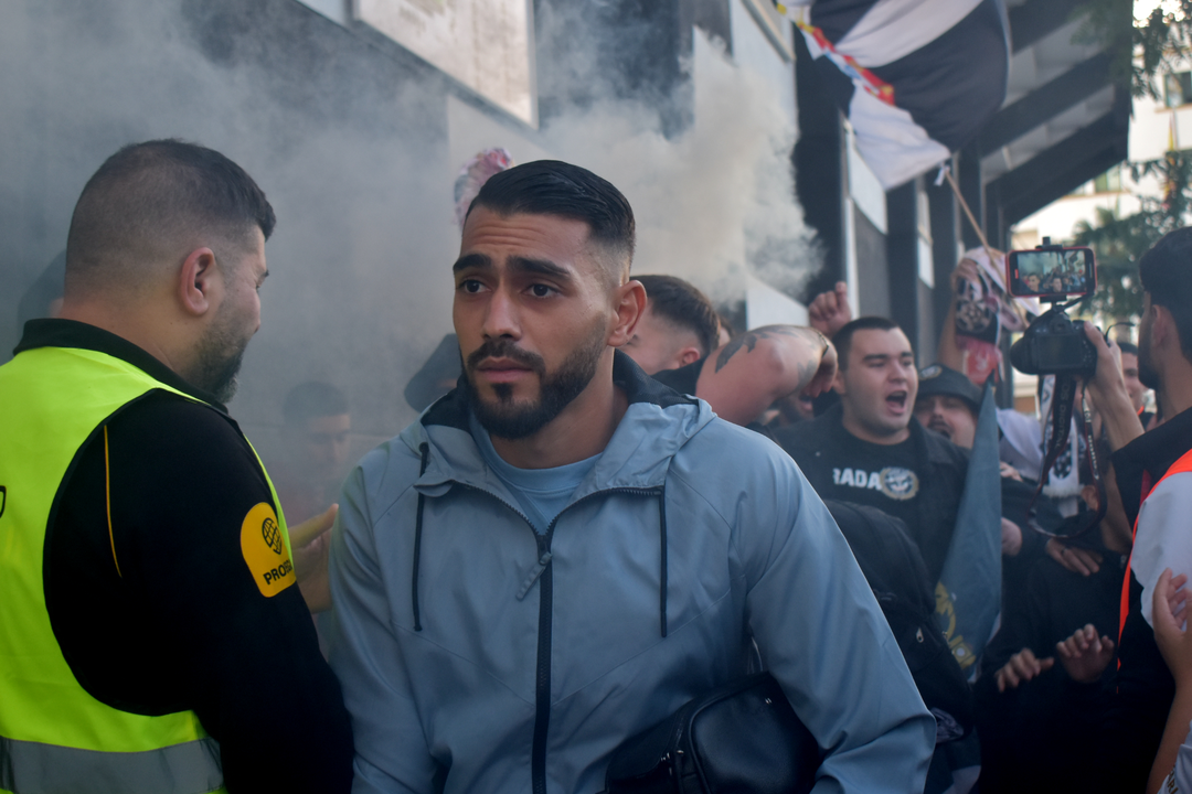 Jugadores de la AD Ceuta FC llegando al Murube en la previa de la Copa del Rey (17)