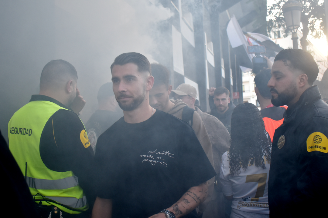 Jugadores de la AD Ceuta FC llegando al Murube en la previa de la Copa del Rey (16)