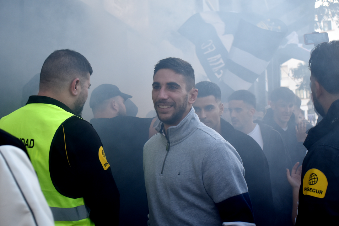 Jugadores de la AD Ceuta FC llegando al Murube en la previa de la Copa del Rey (14)