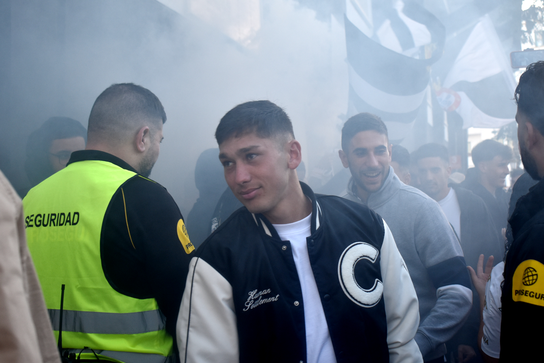 Jugadores de la AD Ceuta FC llegando al Murube en la previa de la Copa del Rey (13)