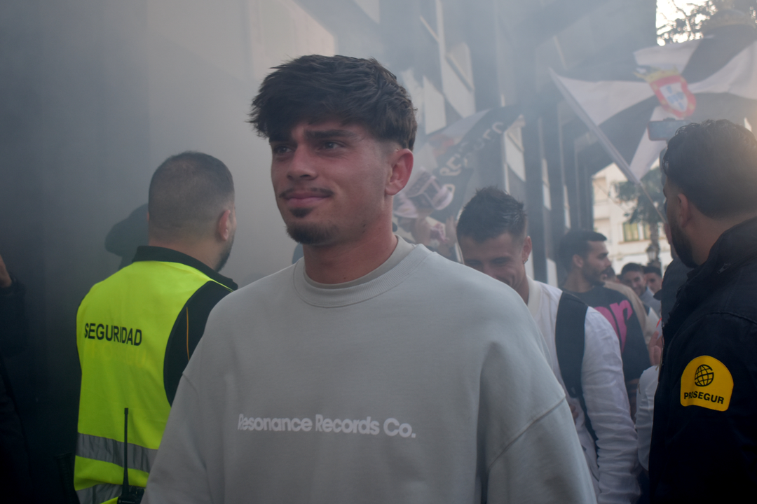 Jugadores de la AD Ceuta FC llegando al Murube en la previa de la Copa del Rey (8)