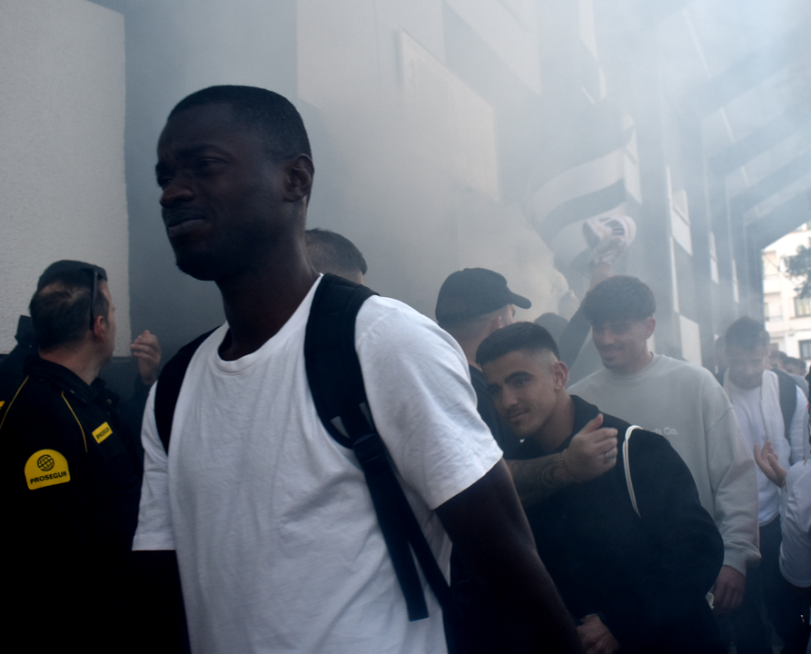 Jugadores de la AD Ceuta FC llegando al Murube en la previa de la Copa del Rey (6)