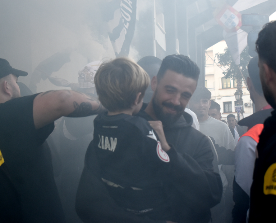 Jugadores de la AD Ceuta FC llegando al Murube en la previa de la Copa del Rey (5)