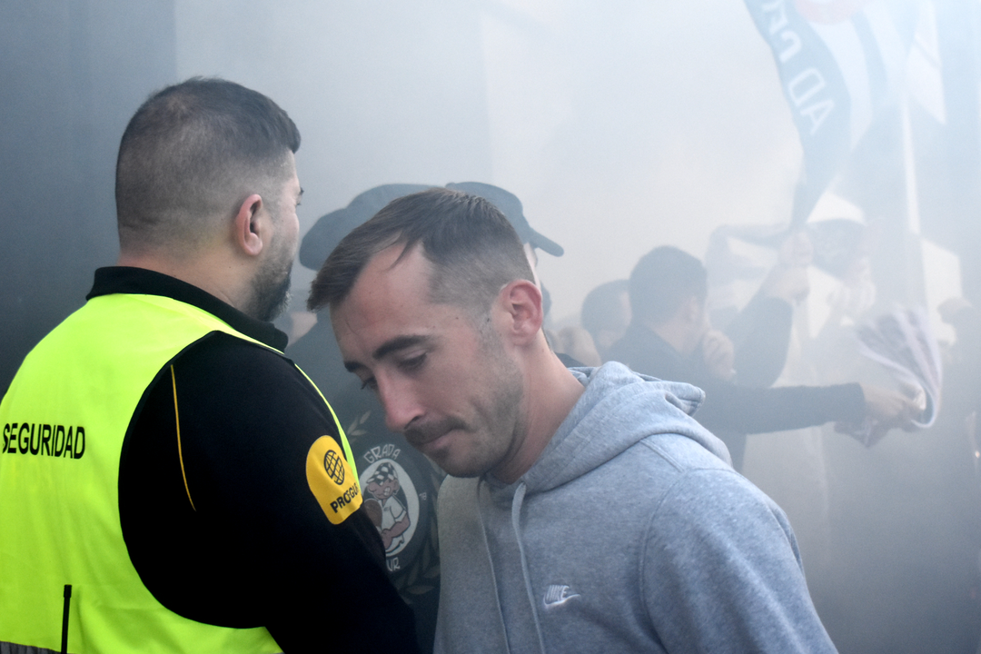 Jugadores de la AD Ceuta FC llegando al Murube en la previa de la Copa del Rey (3)