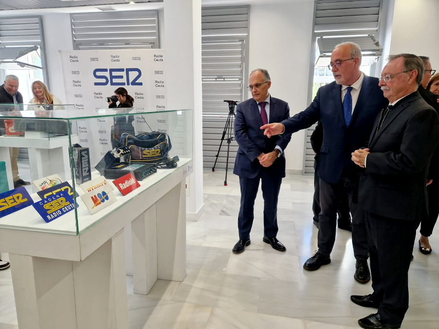 Exposici&oacute;n con motivo del 90 aniversario de Radio Ceuta (12)
