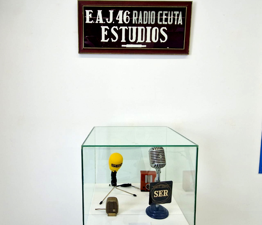 Exposici&oacute;n con motivo del 90 aniversario de Radio Ceuta (7)