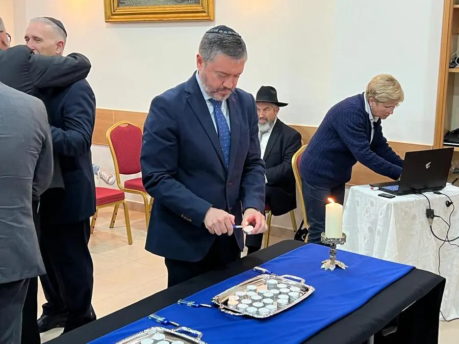 Homenaje a las V&iacute;ctimas del Holocausto - Daniel Hern&aacute;ndez