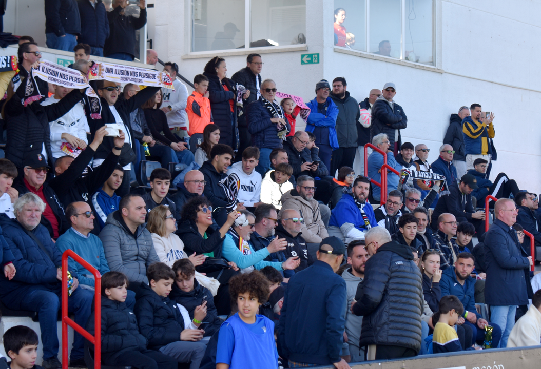 La afici&oacute;n caballa disfruta del triunfo de la AD Ceuta FC (9)