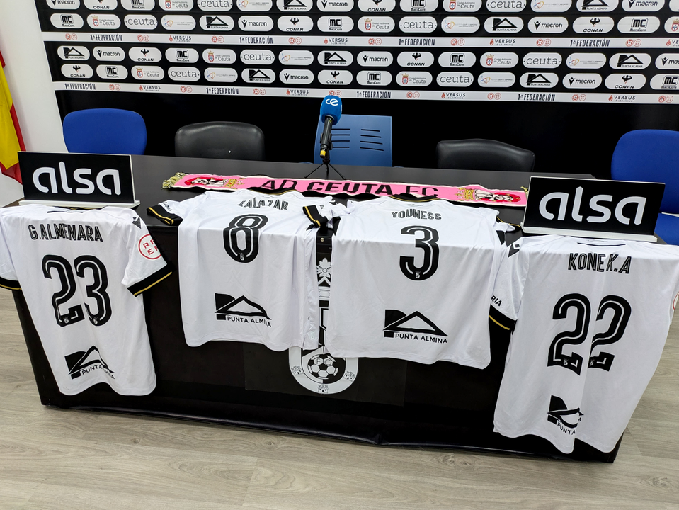 La AD Ceuta FC presenta a su p&oacute;ker de ases  (1)