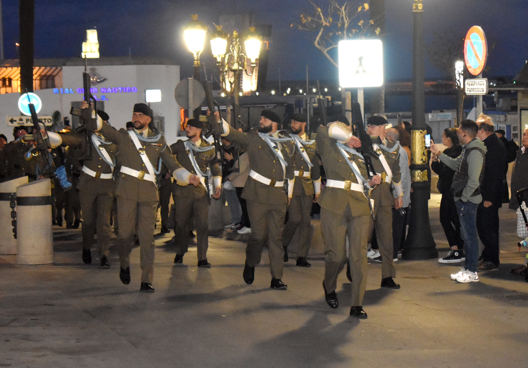 Arriado de Bandera protagonizado por el Regimiento de Caballer&iacute;a Montesa 3 (25)