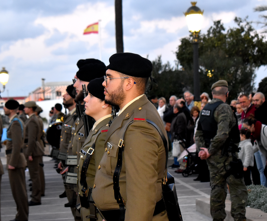 Arriado de Bandera protagonizado por el Regimiento de Caballer&iacute;a Montesa 3 (17)