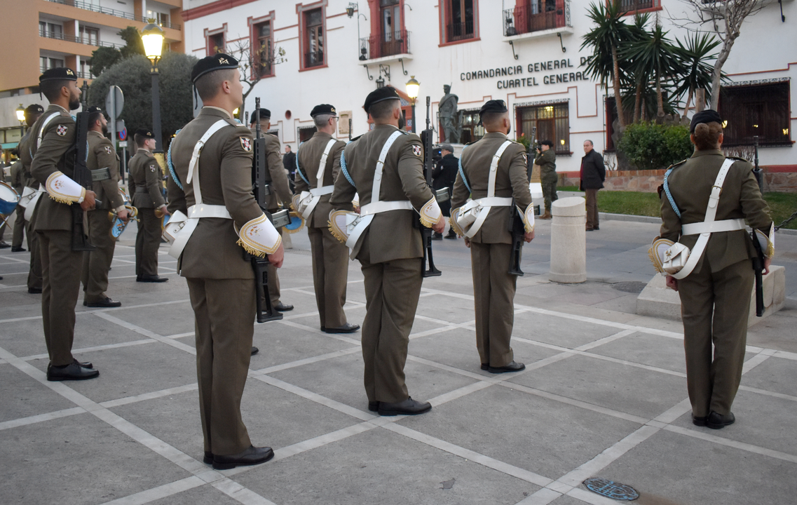 Arriado de Bandera protagonizado por el Regimiento de Caballer&iacute;a Montesa 3 (12)