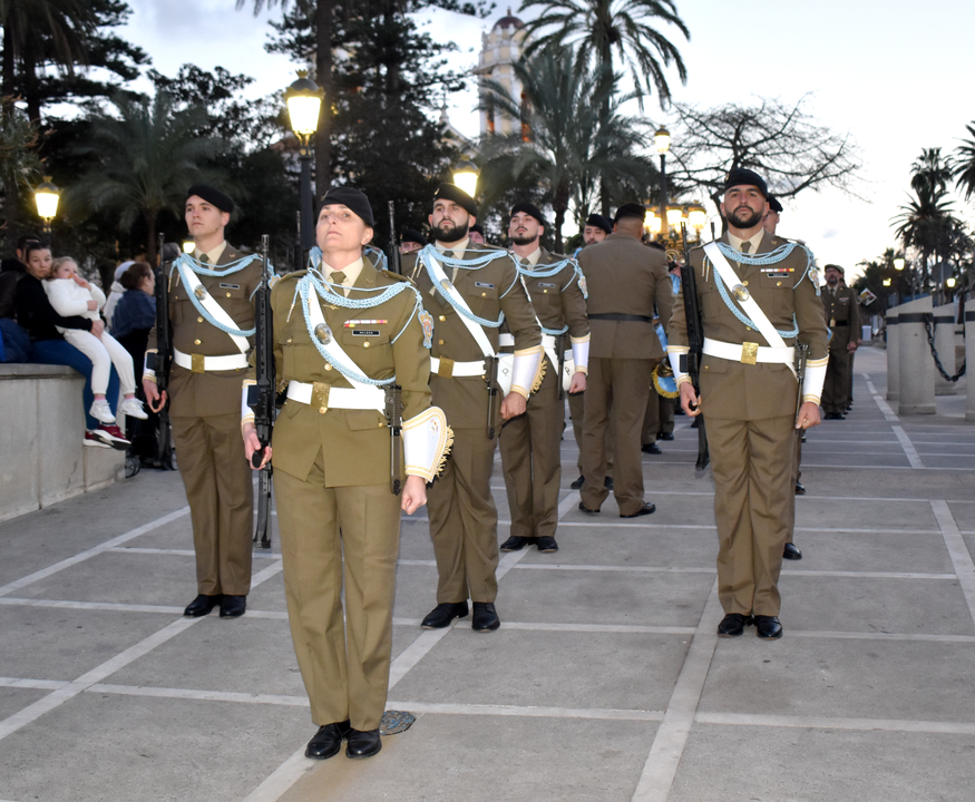 Arriado de Bandera protagonizado por el Regimiento de Caballer&iacute;a Montesa 3 (9)