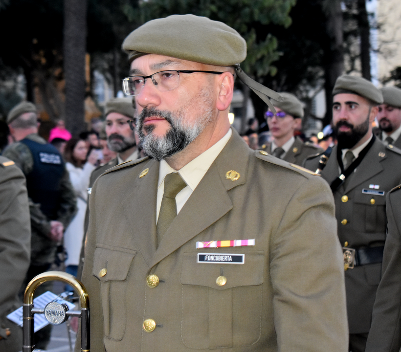 Arriado de Bandera protagonizado por el Regimiento de Caballer&iacute;a Montesa 3 (8)