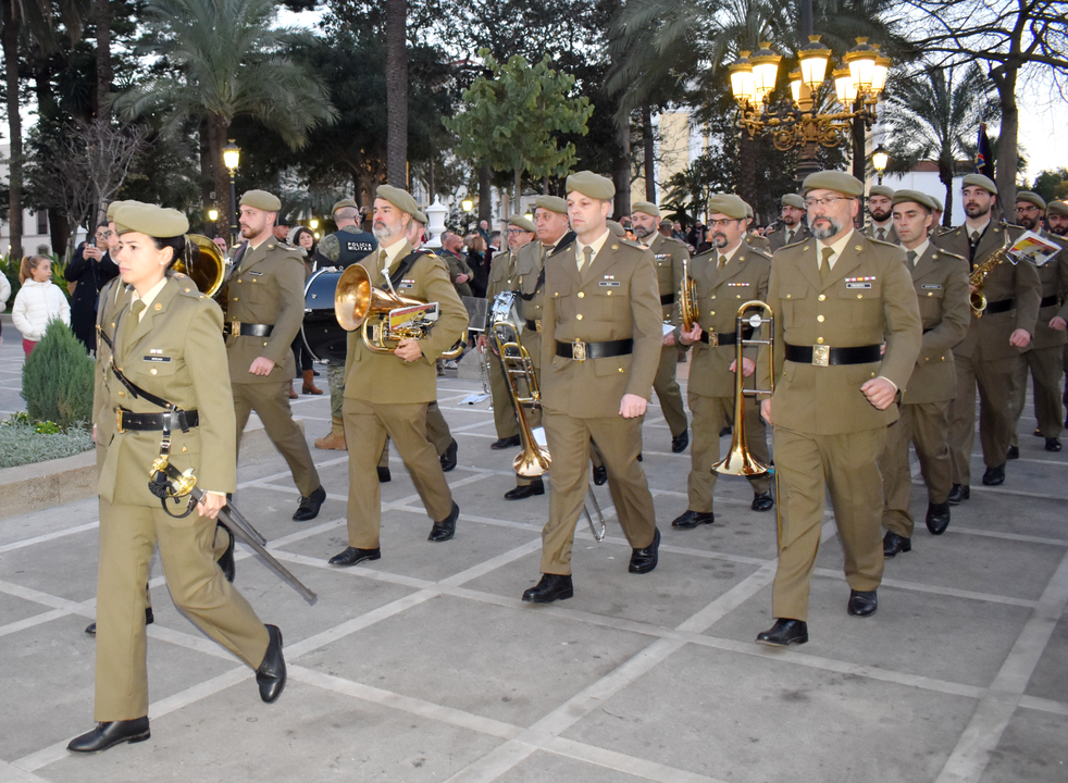 Arriado de Bandera protagonizado por el Regimiento de Caballer&iacute;a Montesa 3 (7)