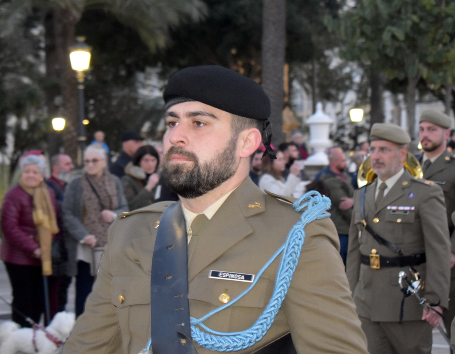 Arriado de Bandera protagonizado por el Regimiento de Caballer&iacute;a Montesa 3 (6)