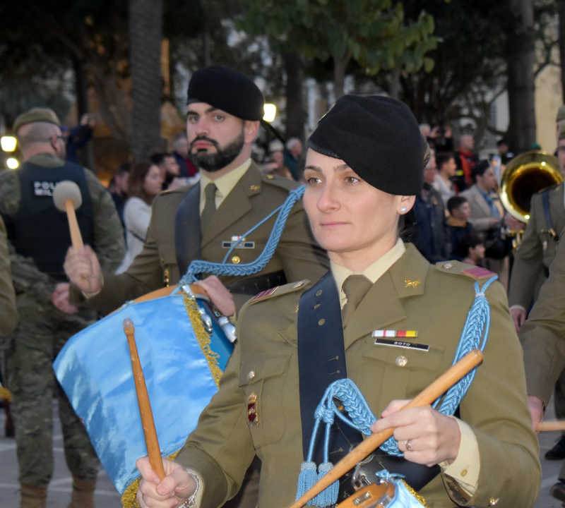 Arriado de Bandera protagonizado por el Regimiento de Caballer&iacute;a Montesa 3 (5)