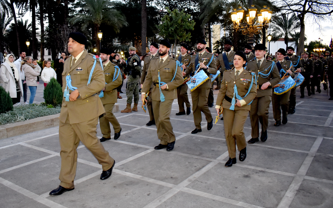 Arriado de Bandera protagonizado por el Regimiento de Caballer&iacute;a Montesa 3 (4)