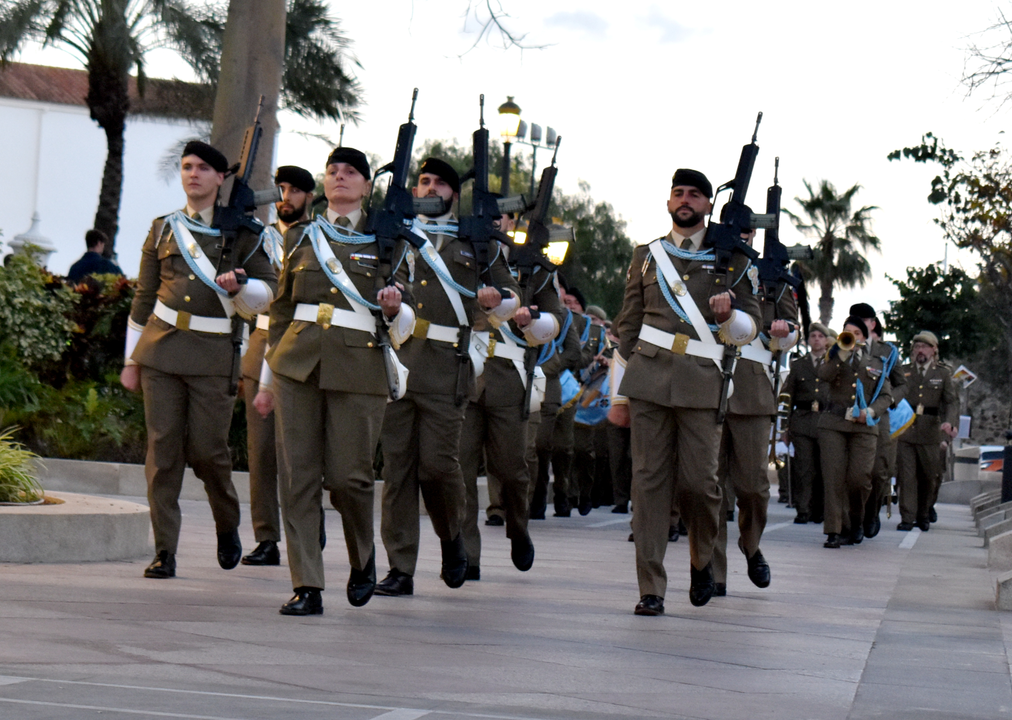 Arriado de Bandera protagonizado por el Regimiento de Caballer&iacute;a Montesa 3 (3)