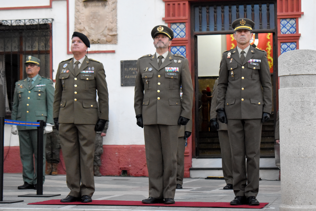 Arriado de Bandera protagonizado por el Regimiento de Caballer&iacute;a Montesa 3 (2)